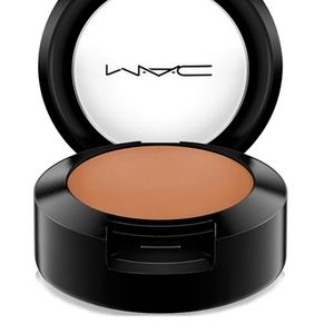 Mac  studio finish  concealer